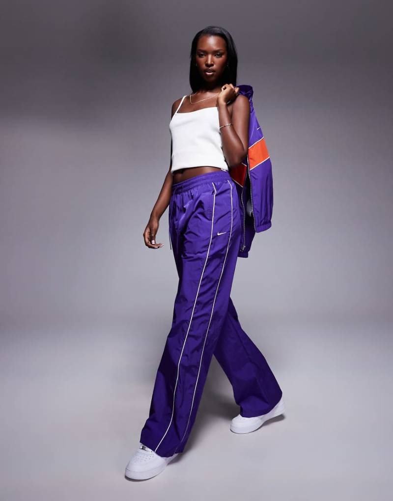 Nike - Windrunner - Trainingshose aus Webstoff in Lila von Nike