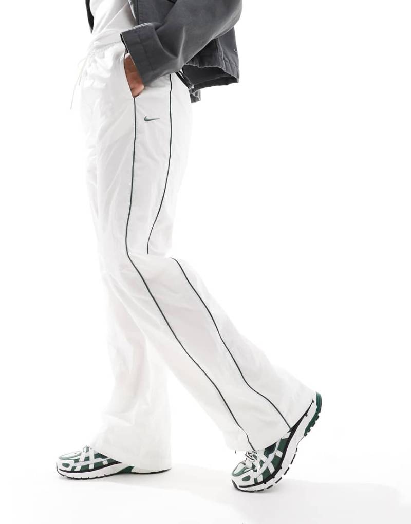 Nike - Windrunner - Trainingshose in Beige-Neutral von Nike