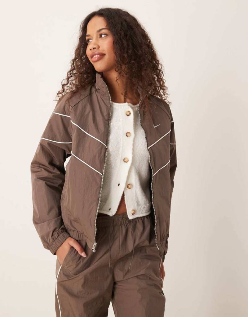 Nike - Windrunner - Trainingsjacke in Braun-Grün von Nike