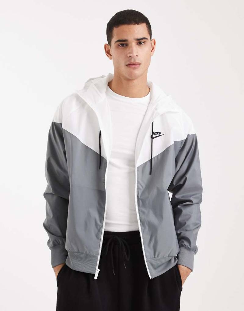 Nike - Windrunner - Windjacke in Grau und Weiß-Schwarz von Nike