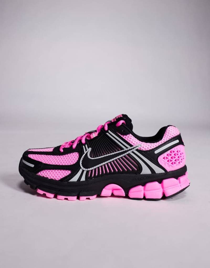 Nike - Zoom Vomero 5 - Sneaker in Schwarz und Rosa von Nike