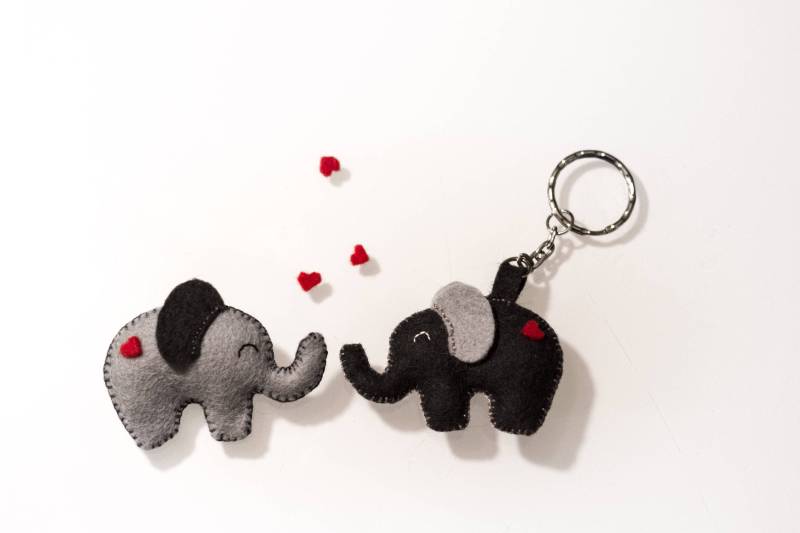 Filz Elefant Brosche Oder Schlüsselanhänger Filz Elefant Brosche Oder Schlüsselanhänger von NikiDeliCreations