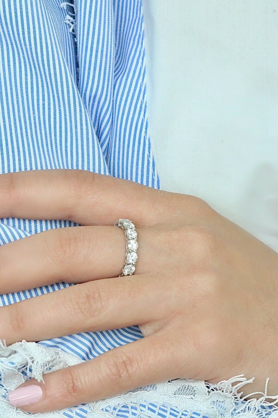 Natürlicher Rundschliff Diamant Eternity Band Verlobungsring 14K Weißgold 1.75 Ctw Größe 5.75 Natürlicher Rundschliff Diamant Eternity Band Verlobungsring 14K Weißgold 1.75 Ctw Größe 5.75 von NikkaJewlery