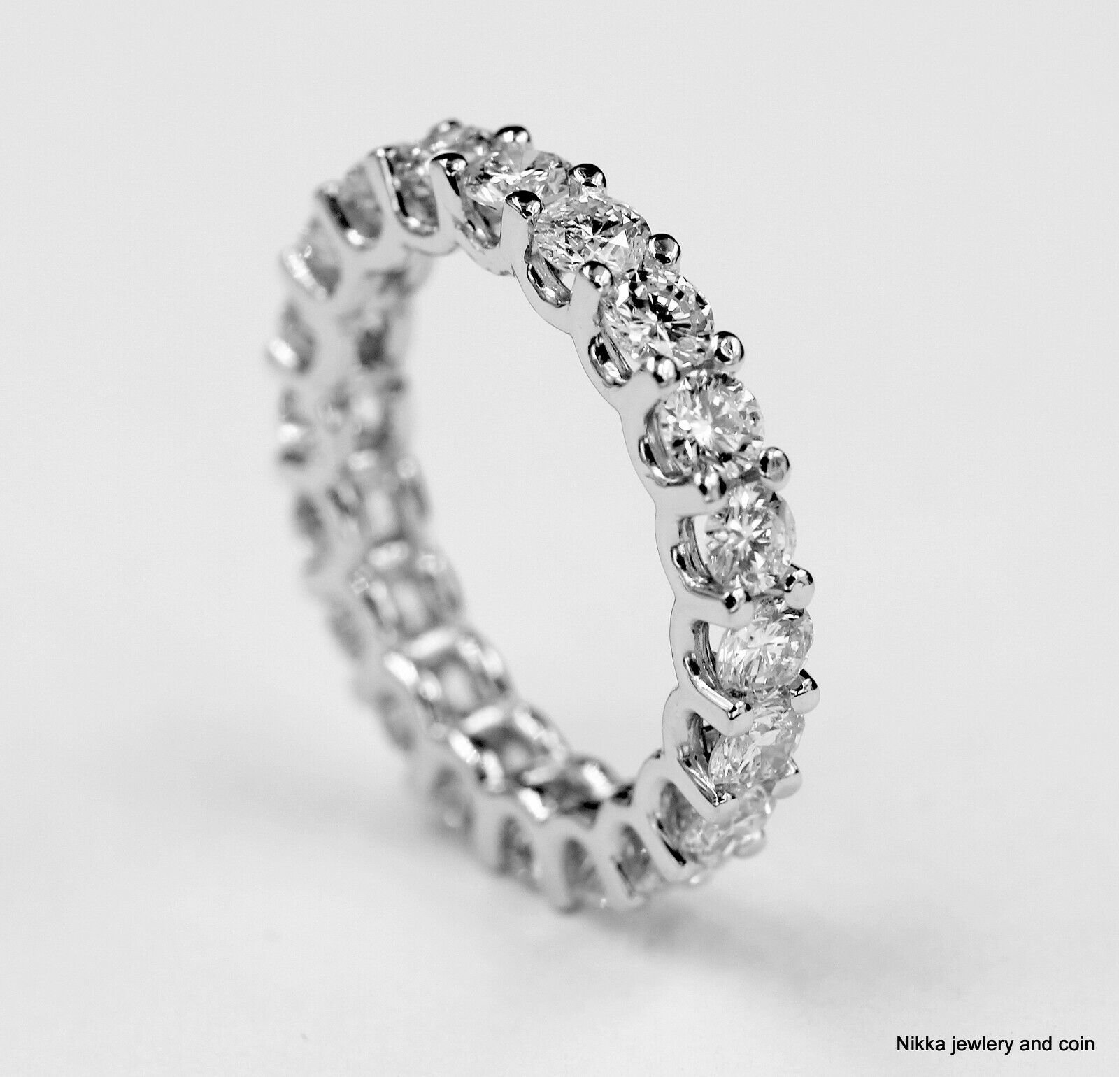 Natürlicher Rundschliff Diamant Eternity Band Verlobungsring 14K Weißgold 4.70 Ctw Größe 6.5 von NikkaJewlery