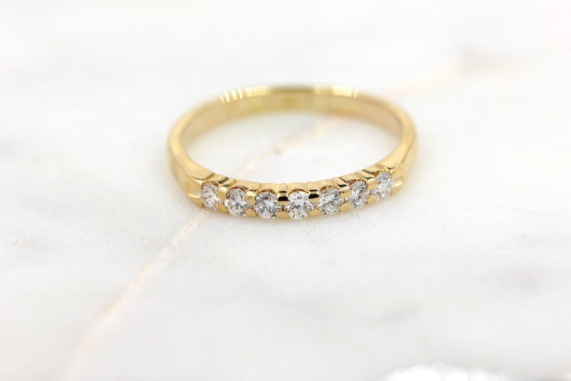 Natürlicher Rundschliff Eternity Band Verlobungsring 14K Gelbgold 0, 53 Ctw Größe 9, 5 von NikkaJewlery