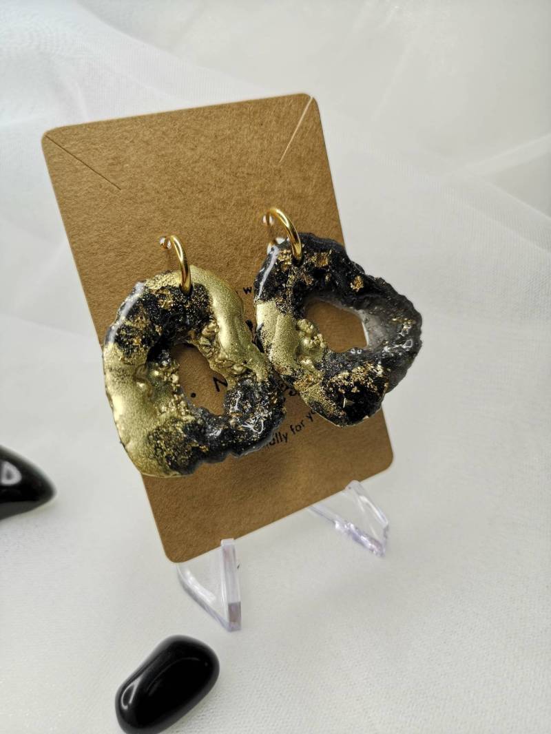 Schwarz Goldene Kristall Ohrringe - Crystal Collection Schwarz Goldene Kristall Ohrringe - Crystal Collection von NikkiStyleBoutique