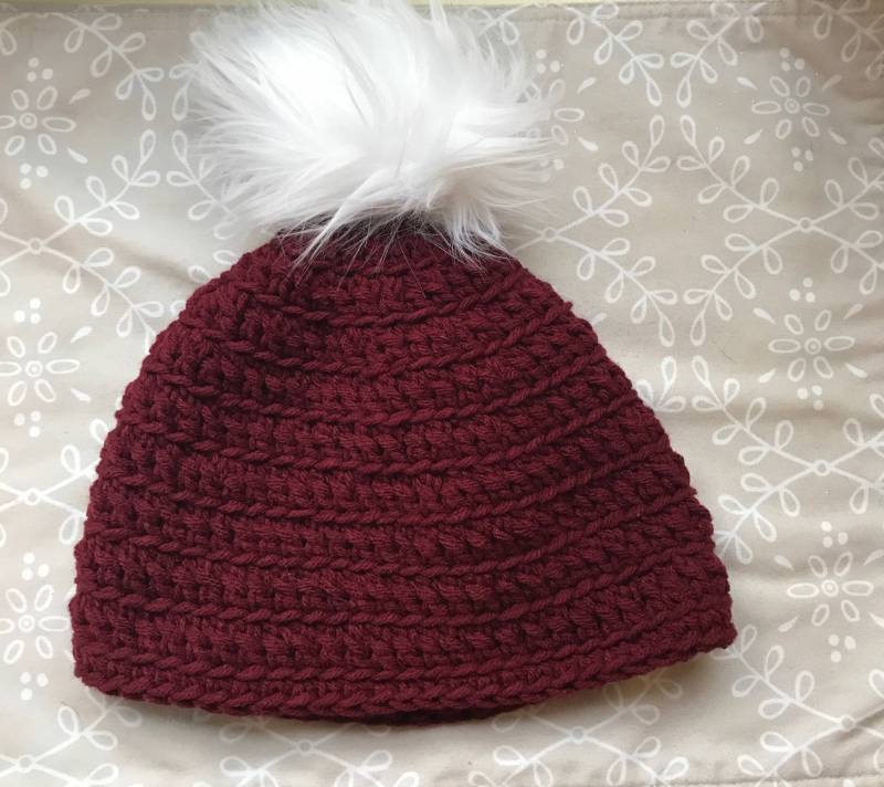 Weinrote Acryl Beanie Weinrote Acryl Beanie von NikkisKhandiCo