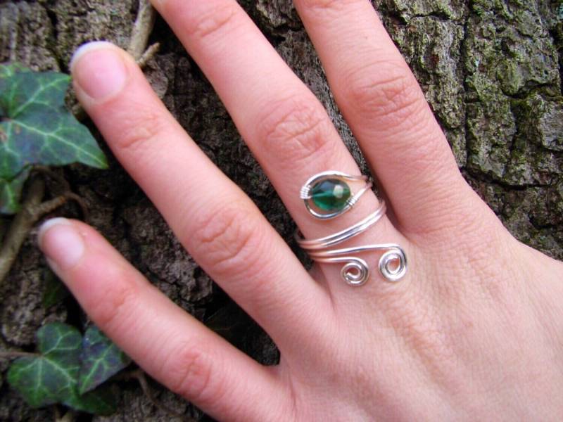Smaragdgrün Wire Wrapped Ring von NikkisNicNaks