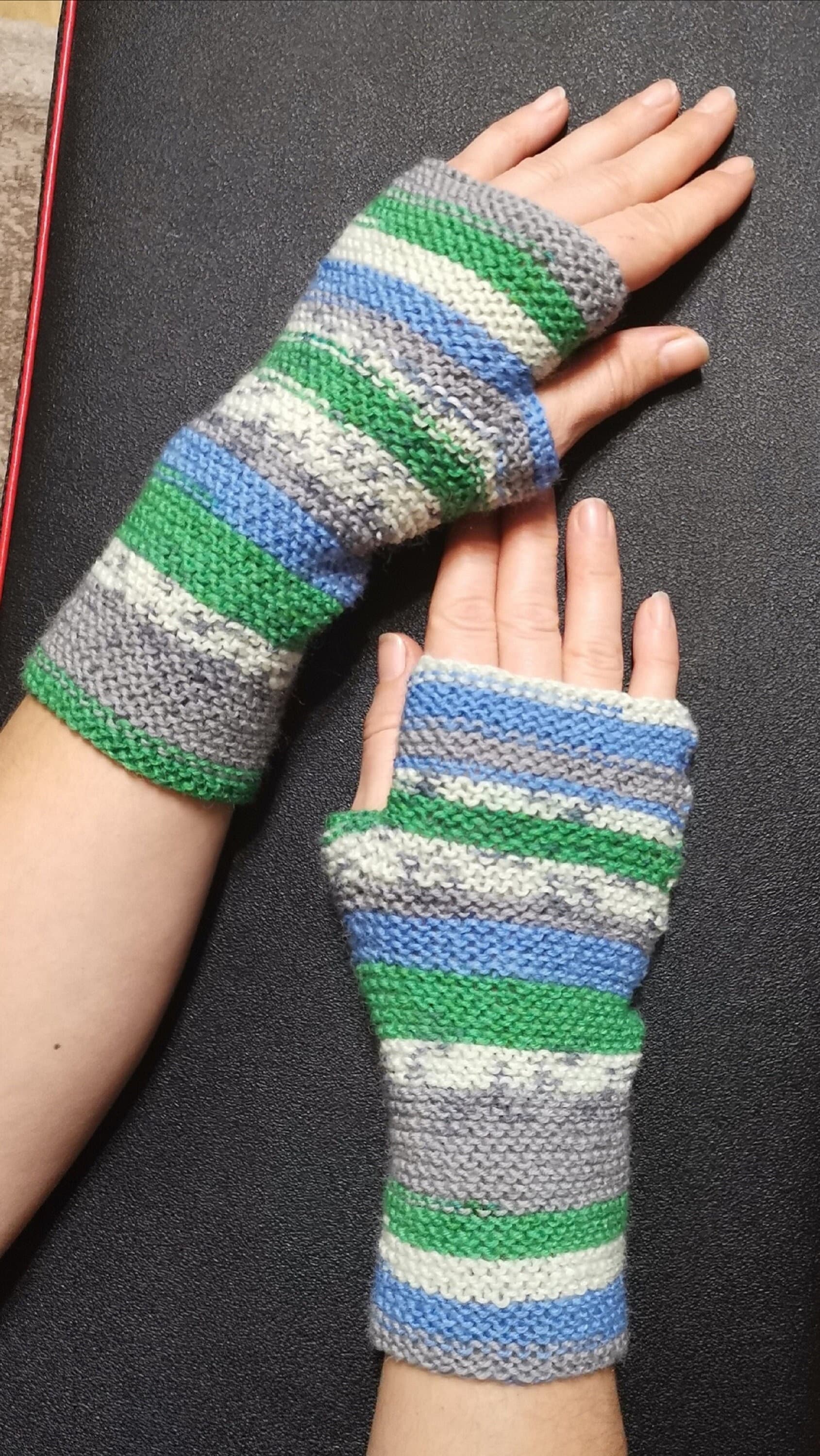 Fingerlose Handschuhe Mehrfarbig Gestrickte Winter Armstulpen Strickhandschuhe Damen Wolle Handgestrickt von NikmarFashion