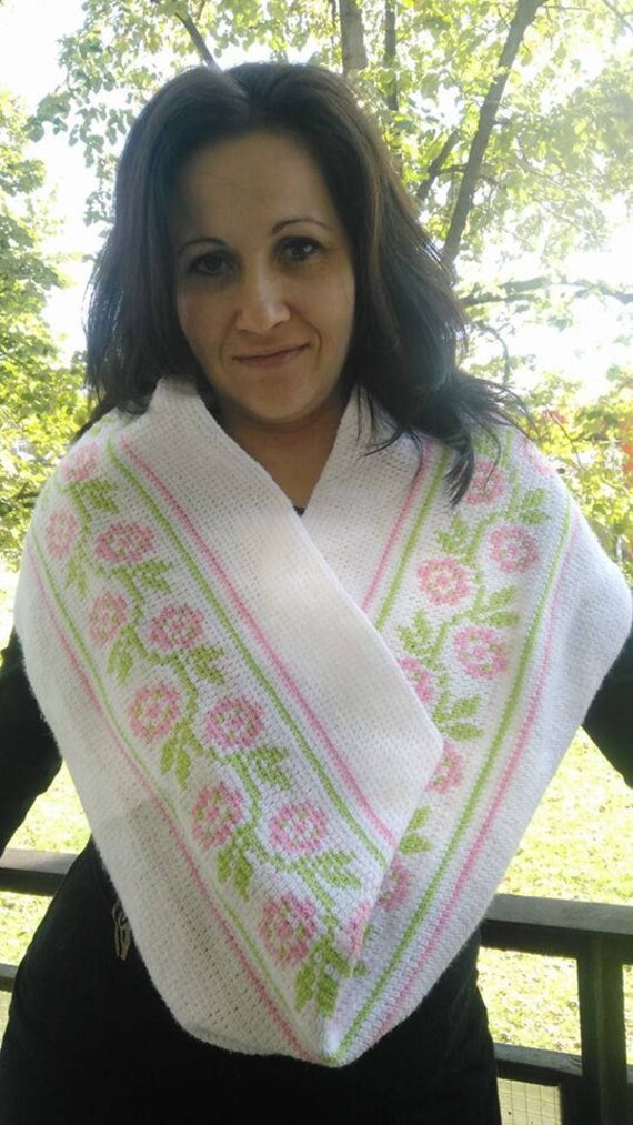 Häkeln Sie Schlauchschal - Florales Rosenmuster von NikmarFashion