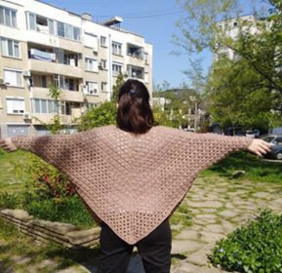 Handgefertigte Mohair Häkeln Strickjacke Eleganter Boho Chic Stil von NikmarFashion