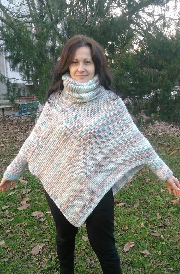 Handgestrickter Mohair Pullover Poncho Mit Manschetten von NikmarFashion