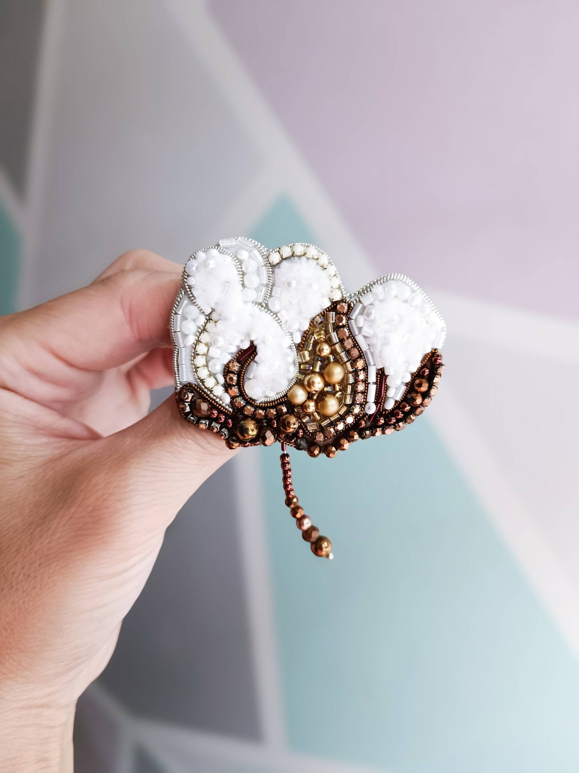 Gestickte Baumwolle Blume Pin Perlen Blumen Brosche Handgemachte Schmuck Einzigartiges Geschenk Für Sie Hergestellt in Der Ukraine von NikoLeeShop