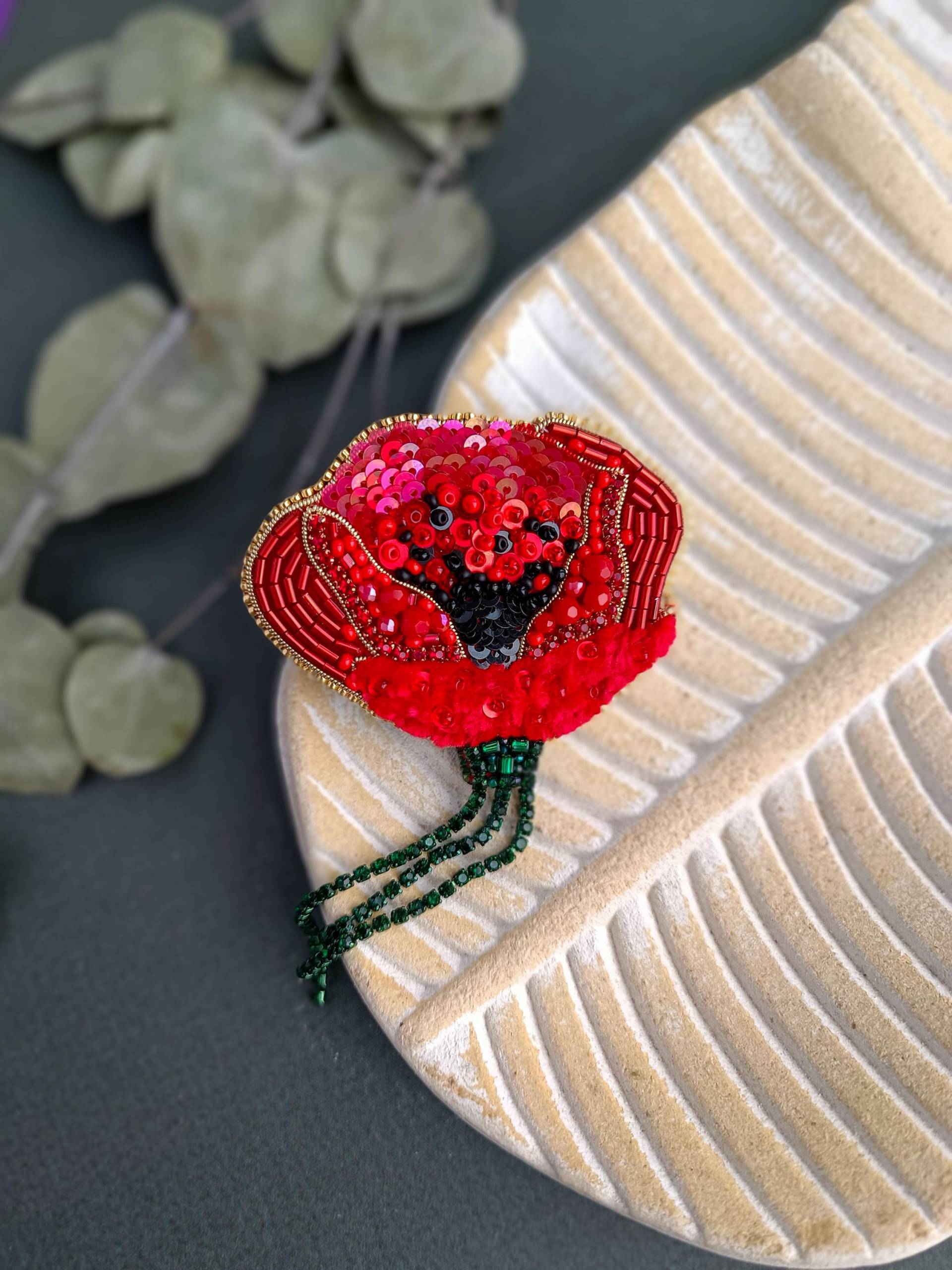 Handgemachte Perlen Brosche Mohnblumen Gestickte Rote Blume Anstecknadel von NikoLeeShop