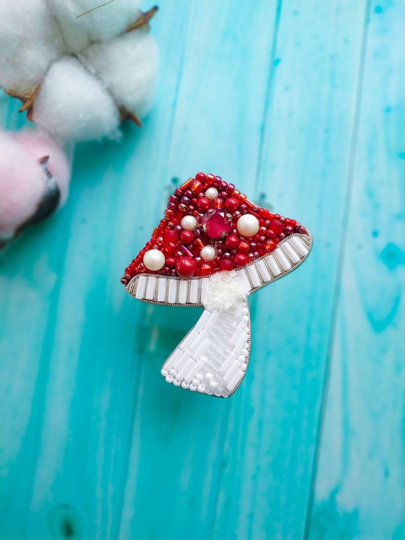 Perlen Amanita Brosche Handgemachte Pin Halloween Hexe Attribut Schmuck Roter Pilz Bestickt Weihnachtsgeschenk Für Sie von NikoLeeShop