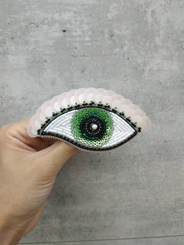 Perlen Evil Eye Brosche Grüne Pailletten Anstecknadel von NikoLeeShop
