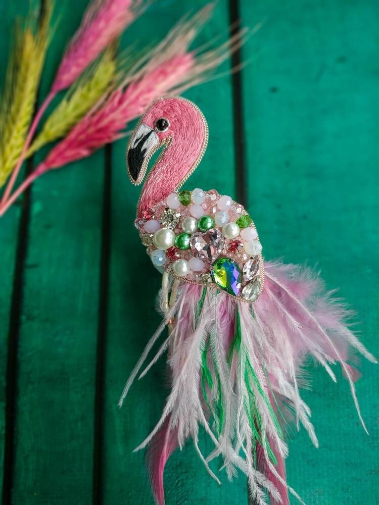 Perlen Flamingo Brosche Gestickt Rosa Vogel Anstecknadel Straußenfeder Schmuck Kristalle Und Handgemachte Einzigartige Weihnachtsgeschenk Für Sie von NikoLeeShop