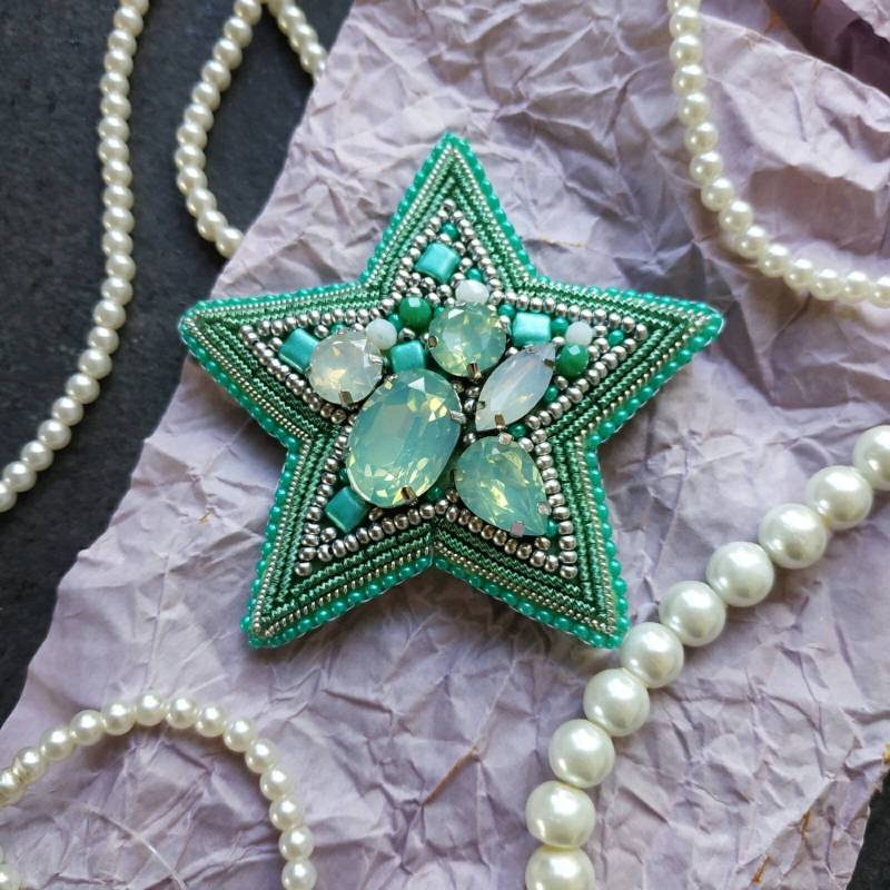 Perlen Stern Brosche Mint Kristall Gestickt Weihnachtlich Git Für Ihren Sternschmuck von NikoLeeShop