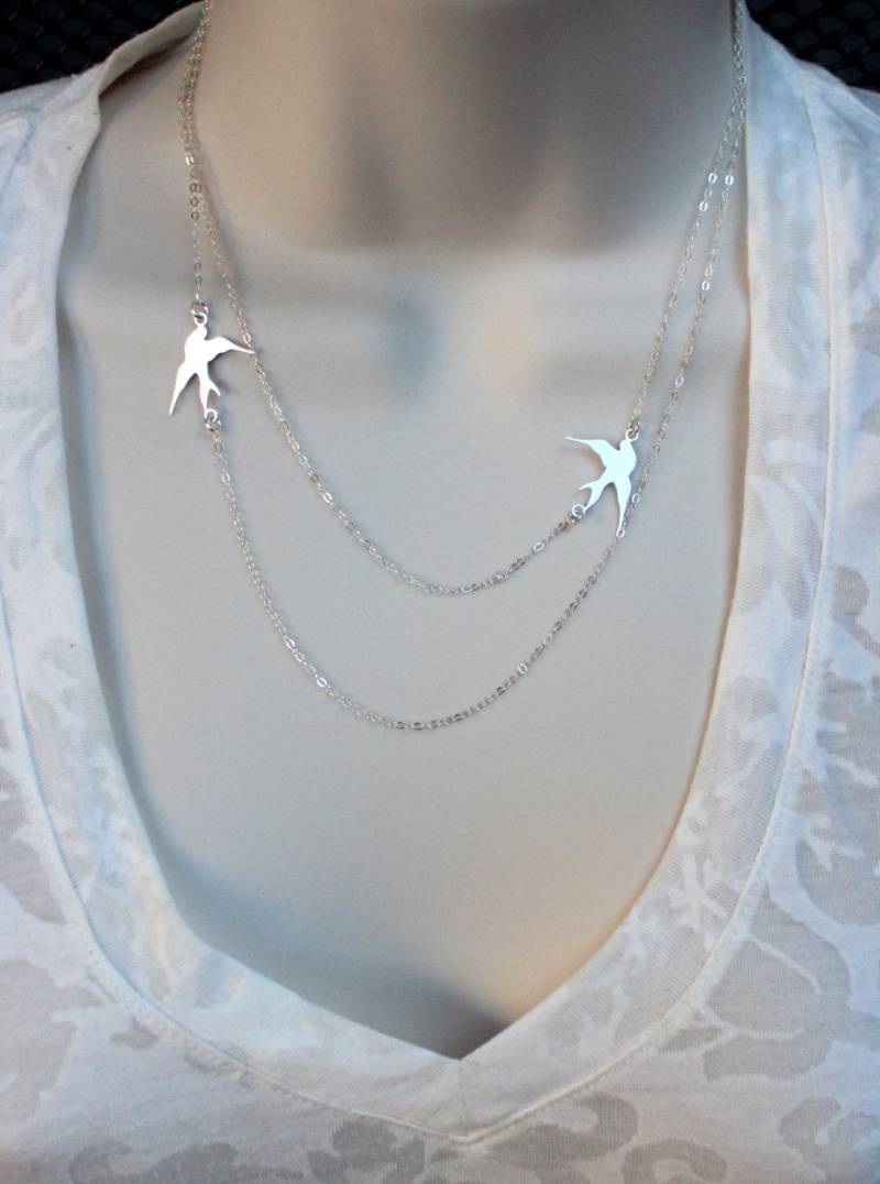 Doppelsperling Doppelsperling Silber Farbener Vogel Anhänger von NikolaJewelry