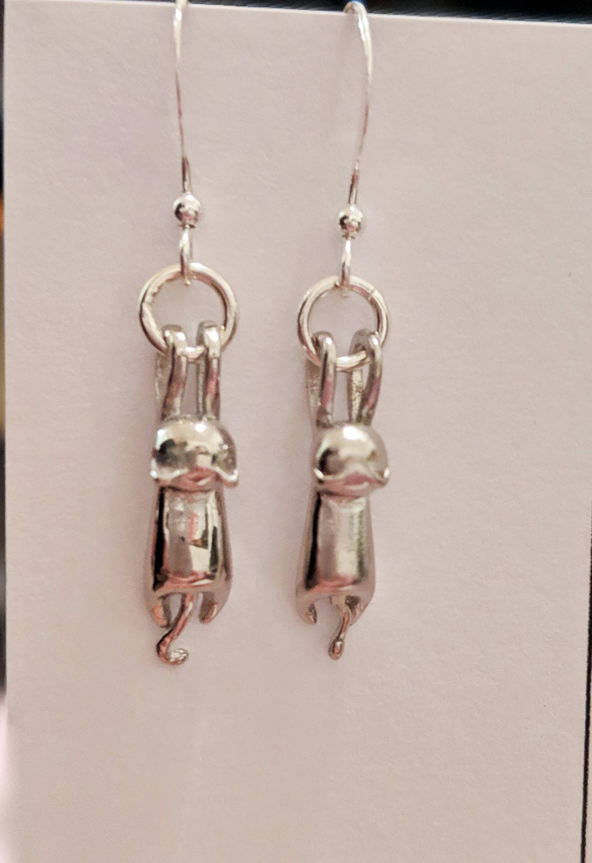 Hängende Katzen Sterling Silber Ohrringe Kitty Schmuck Hängende Katzen Sterling Silber Ohrringe Kitty Schmuck von NikolaJewelry