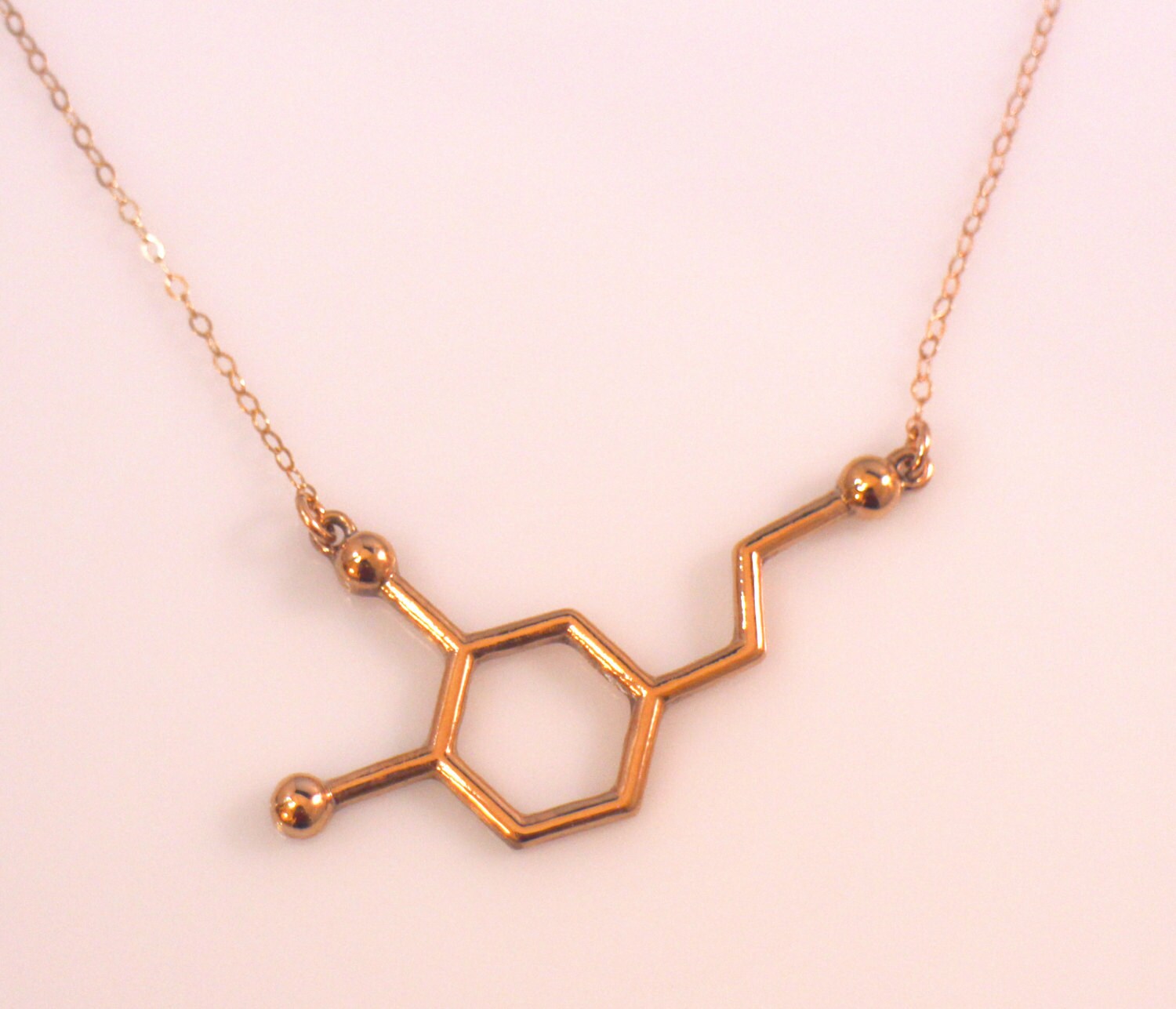 Rose Gold Dopamin-Molekül Halskette Wissenschaft Schmuck Geschenk Rose Gold Dopamin-Molekül Halskette Wissenschaft Schmuck Geschenk von NikolaJewelry