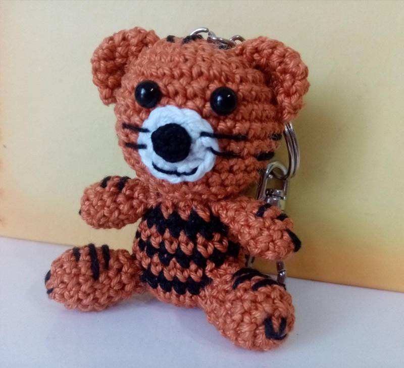 Gehäkelter Tiger Schlüsselanhänger Amigurumi Plüschtier Charm von NikolicaHandmade