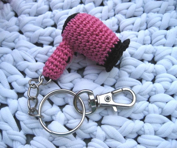 Gehäkelte Haartrockner Schlüsselanhänger Amigurumi Hairstylist Geschenk von NikolicaHandmade