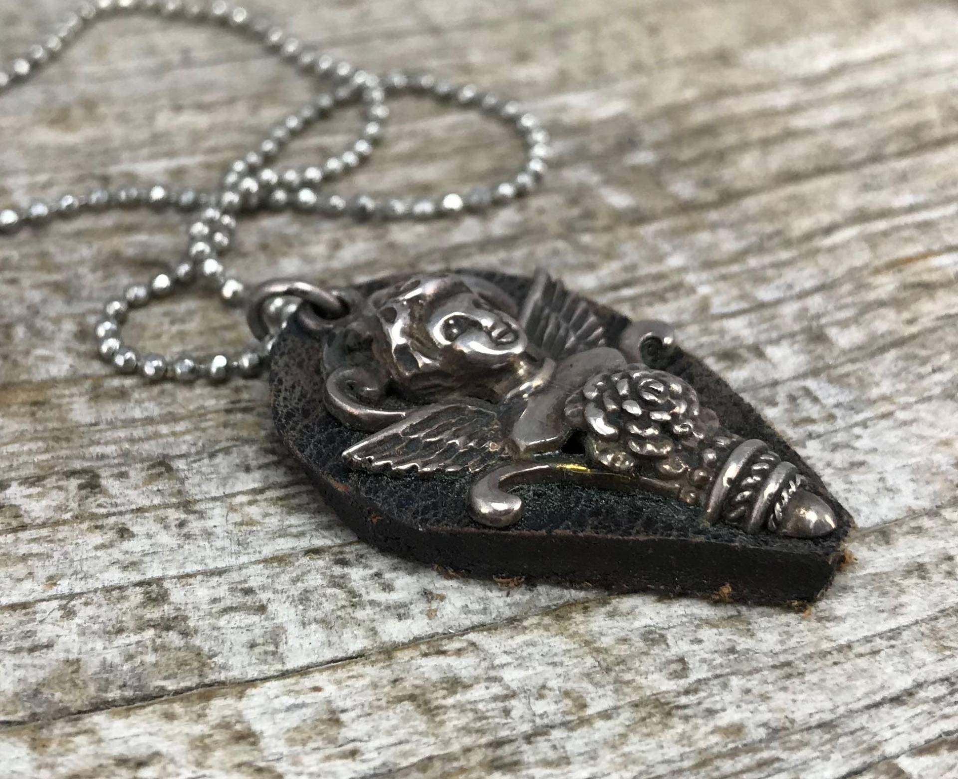 sterling Silber Vintage Engel Halskette, Und Leder, Diamantschliff Kugelkette, Kostenloser Versand, Engel sterling Silber Vintage Engel Halskette, Und Leder, Diamantschliff Kugelkette, Kostenloser Versand, Engel von NikosTreasure