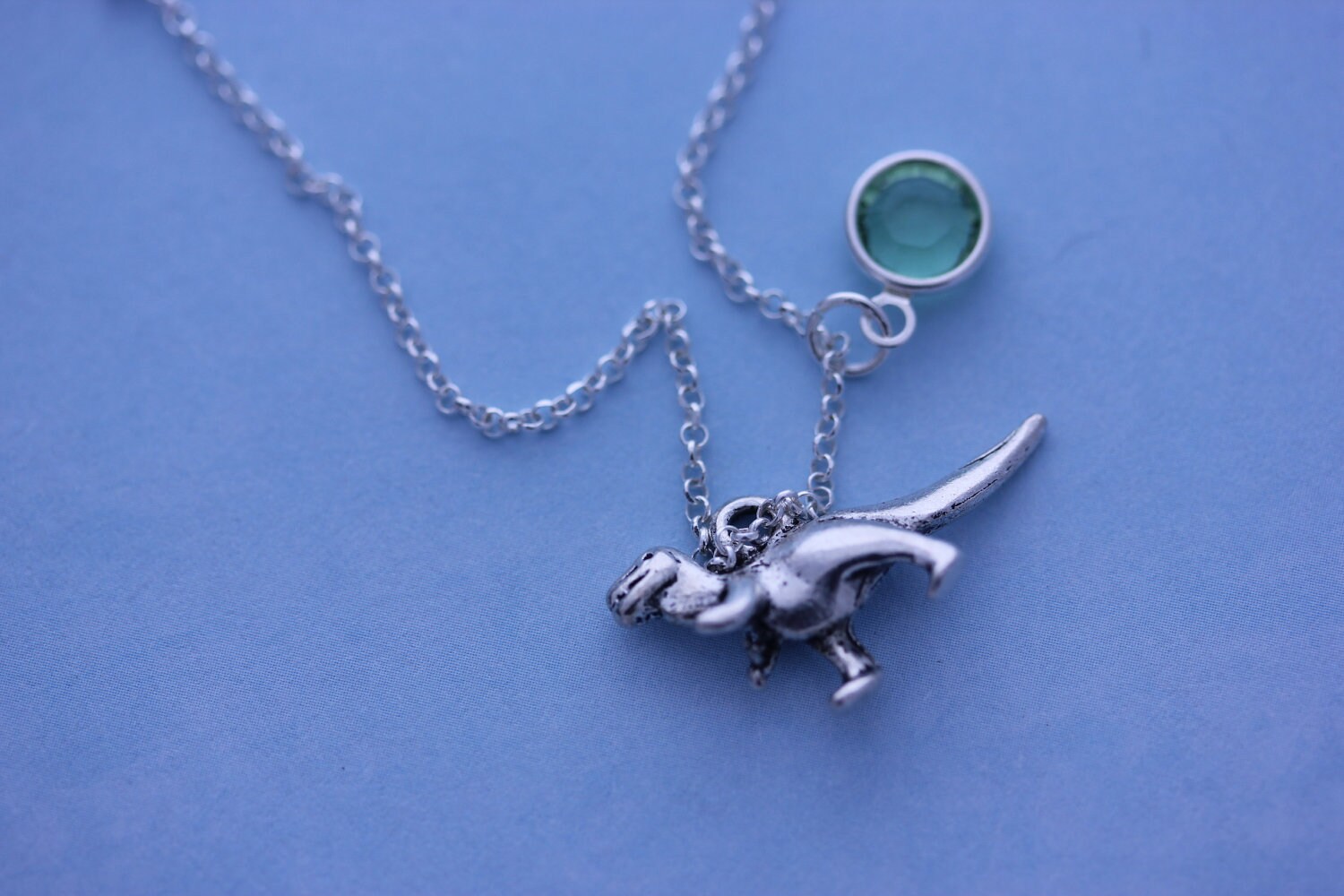 Dinosaurier-Halskette - Personalisierte Geburtssteine Halskette 3D Dinoasaur-Halskette Collier von Nikulture