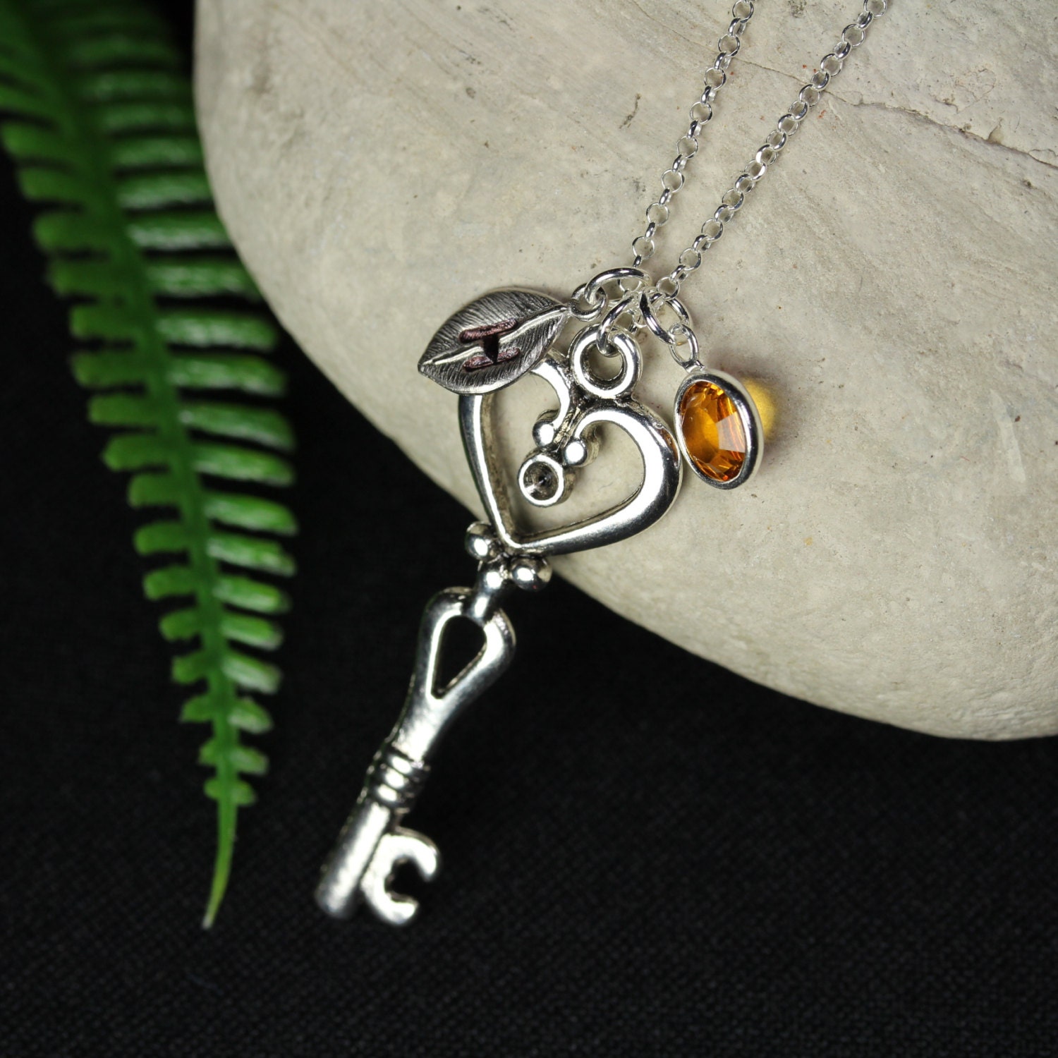 Personalisierte Herzförmige Schlüsselkette Mit Initial Und Geburtsstein. Schlüssel Zu Meinem Herz Halskette. Silber Halskette von Nikulture