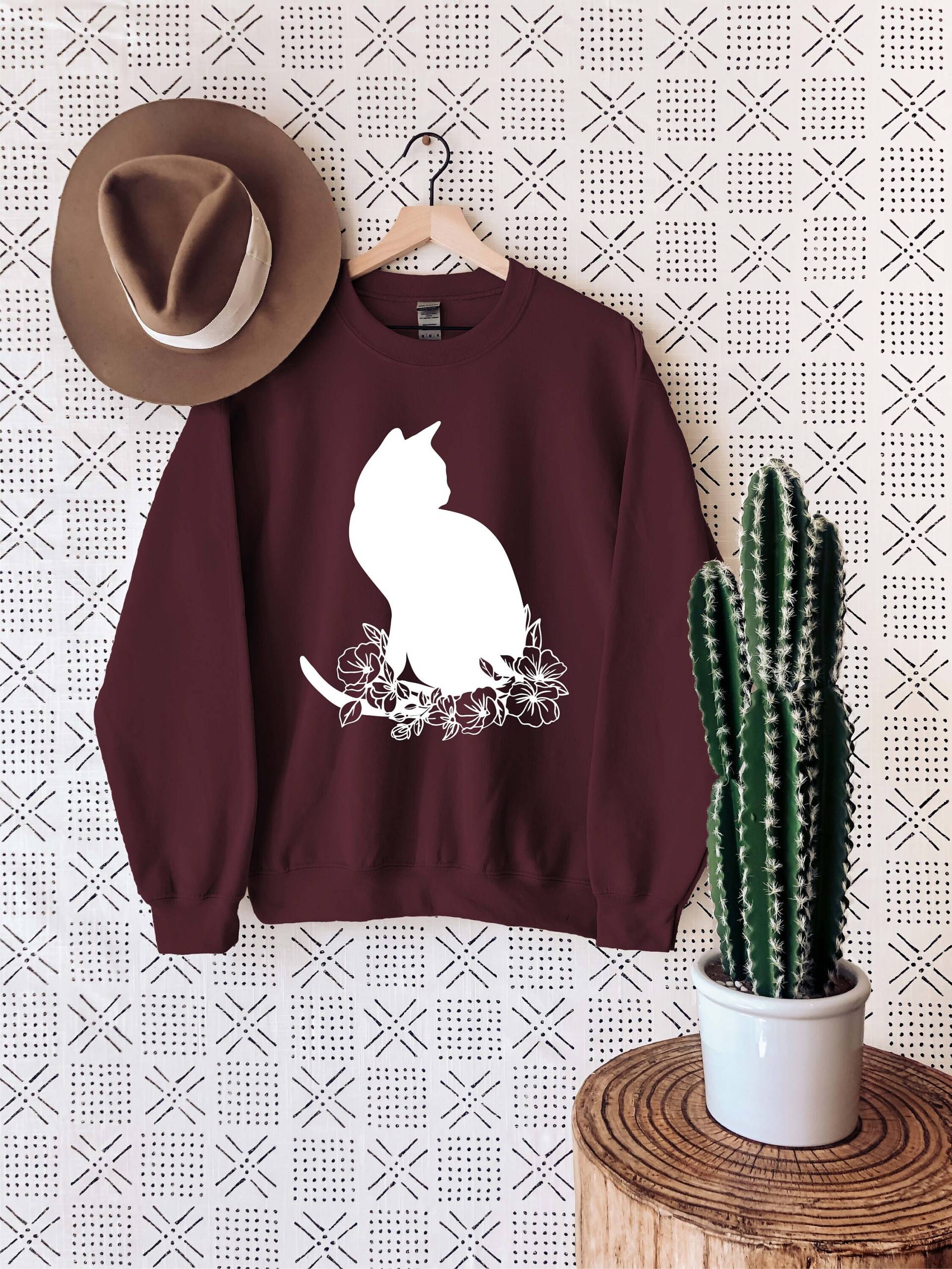 Katzen Sweatshirt, Schwarze Katze Blumen Frauen Liebhaber Sweat, Hoodie, Mama Geschenk, Urlaub Geschenk von NilTeeApparel