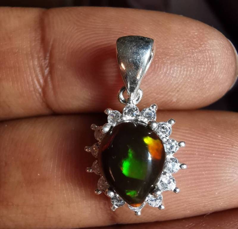 Äthiopien Dark Multicolour Wello Opal Anhänger, Unikat Nr 12 Äthiopien Dark Multicolour Wello Opal Anhänger, Unikat Nr 12 von Nilquelle