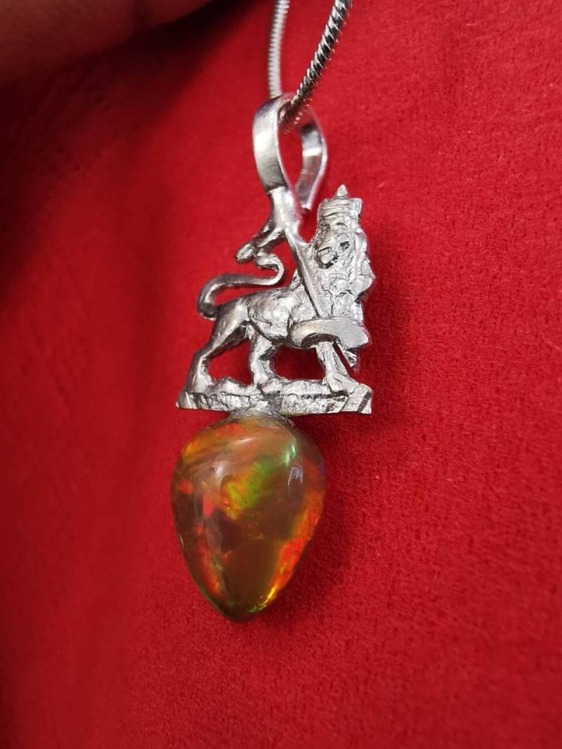 Äthiopien Dark Multicolour Wello Opal Anhänger, Unikat The Lion Of Juda Äthiopien Dark Multicolour Wello Opal Anhänger, Unikat The Lion Of Juda von Nilquelle