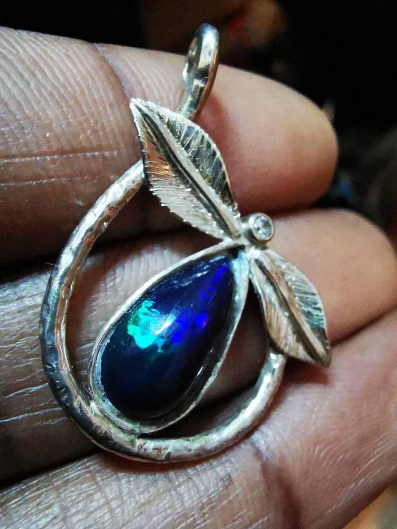 Black Opal & Beautiful Silver Work Wello Anhänger, Unikat 17Ct Nr 17 von Nilquelle