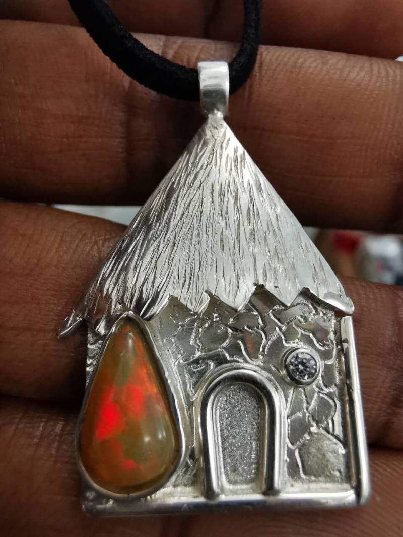 Dark Multicolour Wello Opal Ethiopian. Anhänger Opale, Unikat Nr 04. Silber 925 Dark Multicolour Wello Opal Ethiopian. Anhänger Opale, Unikat Nr 04. Silber 925 von Nilquelle
