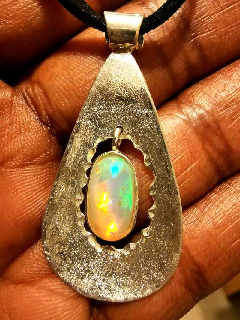 Multicolour Wello Opal Hand Made With Love. Ethiopian. Anhänger Opale, Unikat Nr 04. 17.40Ct von Nilquelle