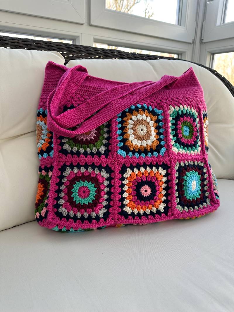 Colorful Boho Shoulder Bag in Granny Square Style Handmade Tote, Medium Crochet Purse, Beach & Festival Concert von NilyKnit
