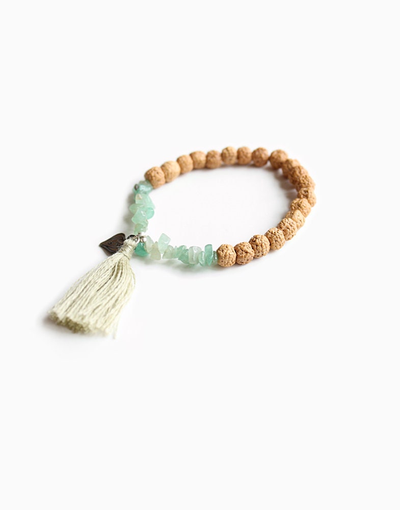 Handgemachtes Armband Mit Grünem Aventurin Stein Und Rudraksha Perlen Imitat Handgemachtes Armband Mit Grünem Aventurin Stein Und Rudraksha Perlen Imitat von Nimdiki