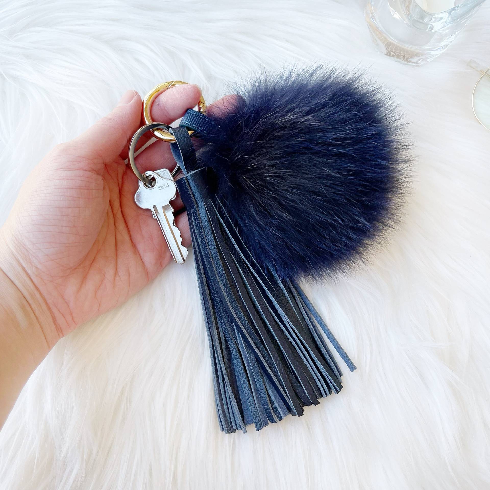 Neid Blau Pelz Pompom Schlüsselanhänger Leder Quaste Taschenanhänger Neid Blau Pelz Pompom Schlüsselanhänger Leder Quaste Taschenanhänger von NimnimCo