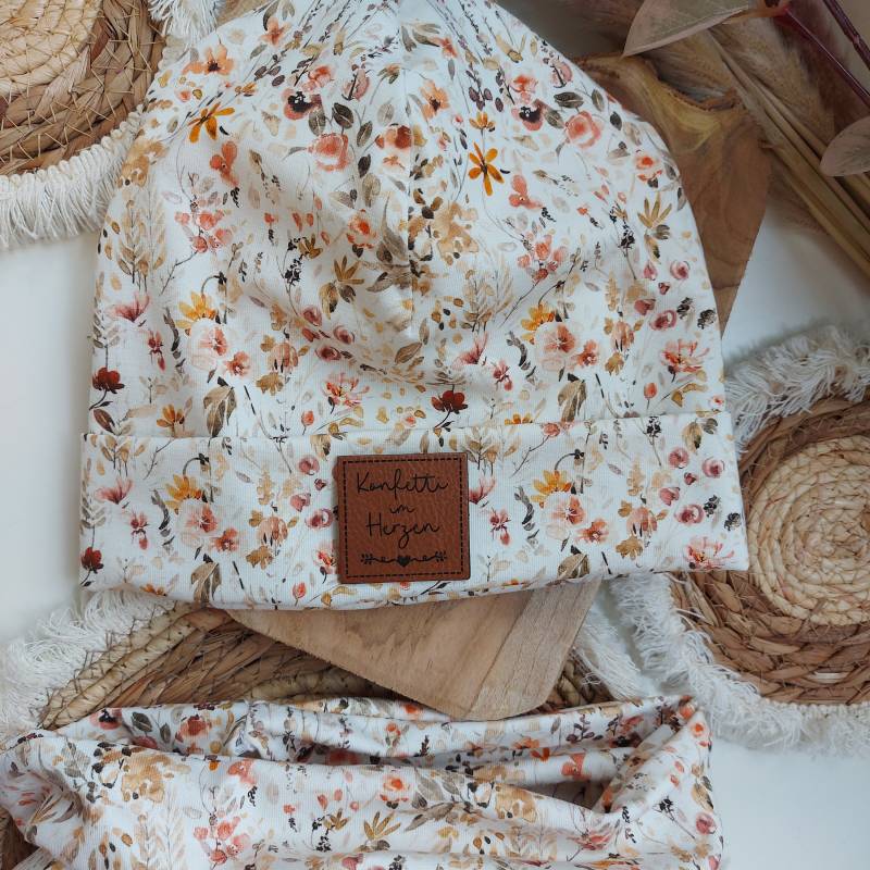 Mütze/ Beanie Mit Wunschlabel, Blumenmuster, Blumenwiese, Blumen von NimoKidswear