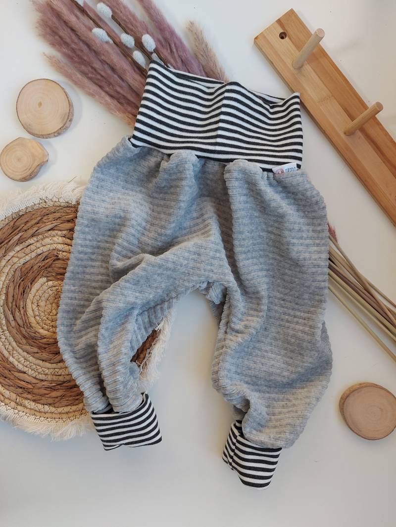 Pumphose Nicki Breitcord Jersey Mit Gestreiftem Bündchen von NimoKidswear