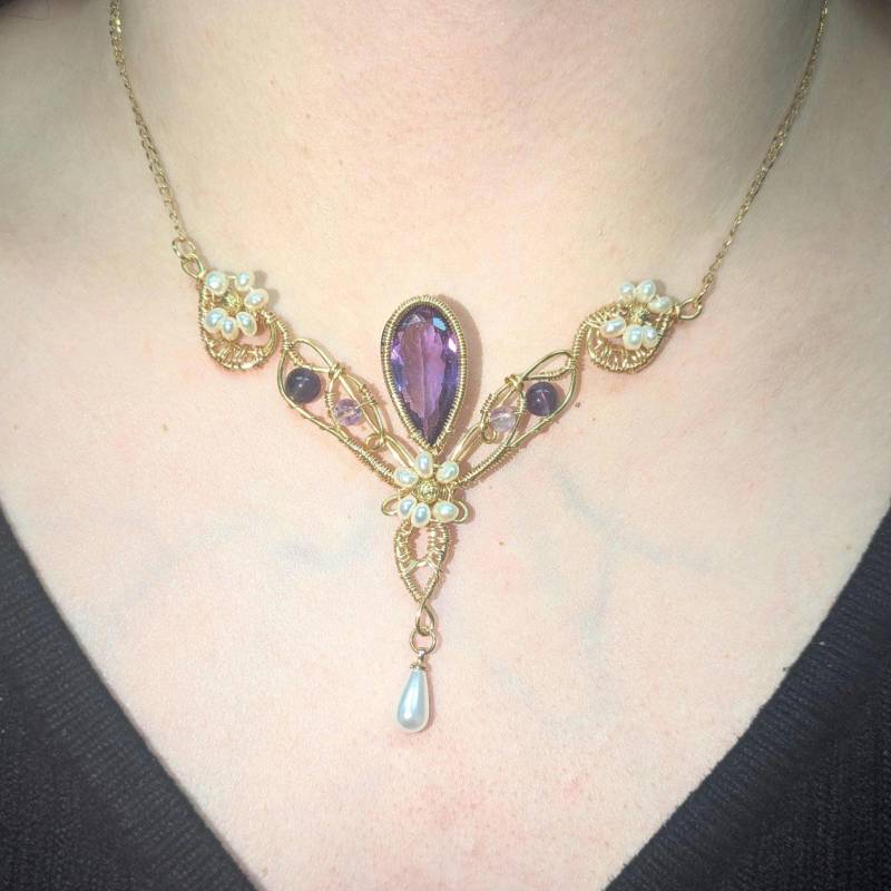 Amethyst Halskette Mit Süßwasserperlen Handgemachte Bridgerton Barbie Lila Und Unique Amethyst Halskette Mit Süßwasserperlen Handgemachte Bridgerton Barbie Lila Und Unique von NinaKscreations