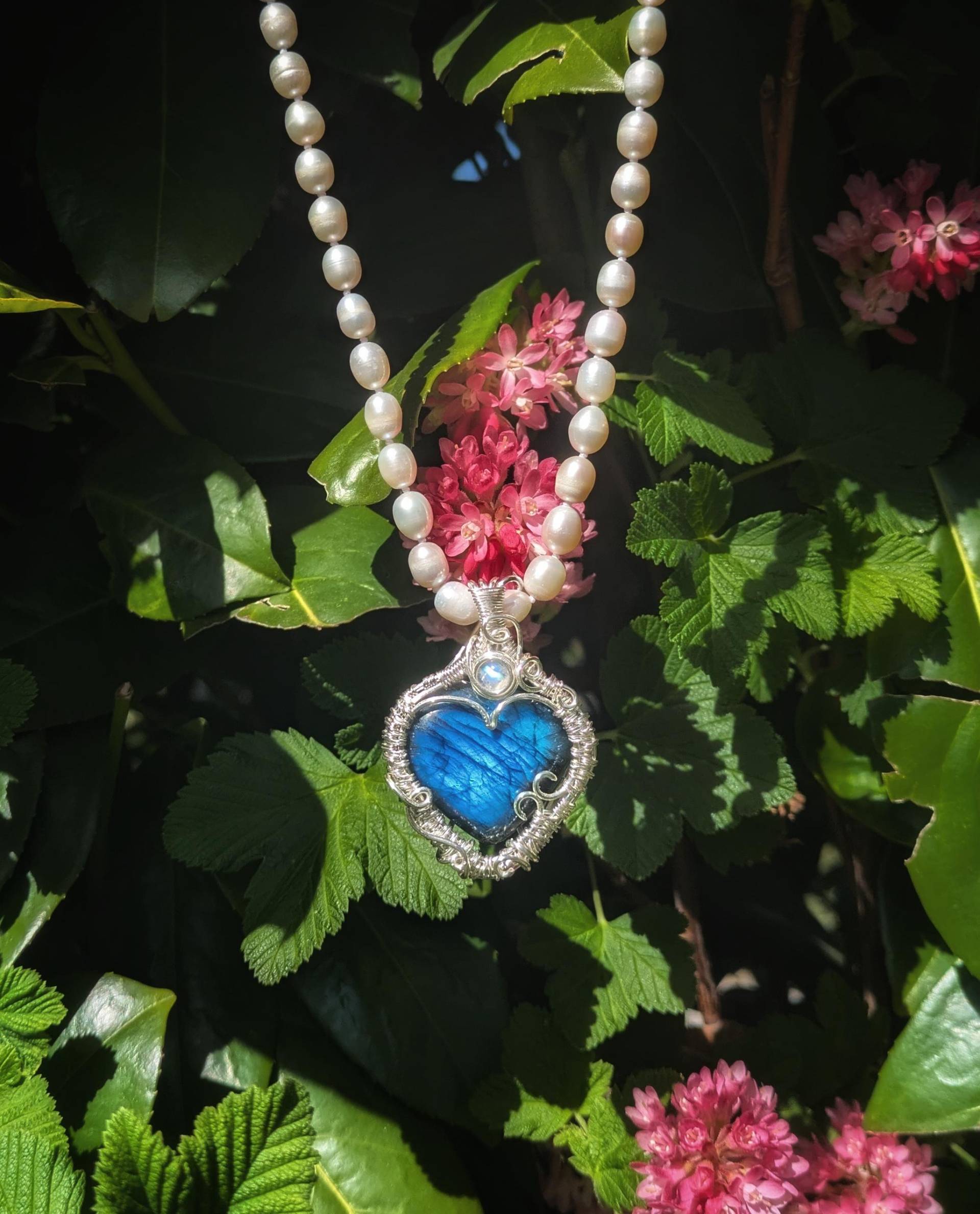 Barbie Herz Halskette Mit Labradorite in Herzform Und Perlen Diamantschloss Kette Blauem Anhänger Perlenkette Barbie Herz Halskette Mit Labradorite in Herzform Und Perlen Diamantschloss Kette Blauem Anhänger Perlenkette von NinaKscreations
