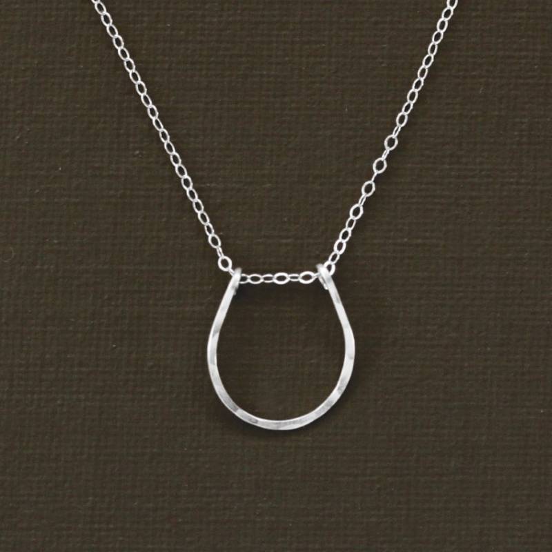 Hufeisen Anhänger - Hand Gehämmertes Sterling Silber von NinaKuna