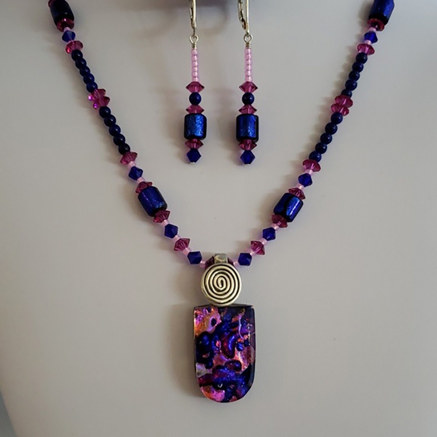 Blue & Pink Dichroic Glass Set Blue & Pink Dichroic Glass Set von NinaLeahDesign