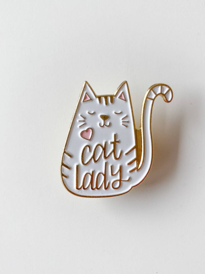 Katze - Emaille Pin Cat Lady Anstecker Mit Butterfly-Verschluss Anstecknadel, Brosche, Harte von NinaNordics