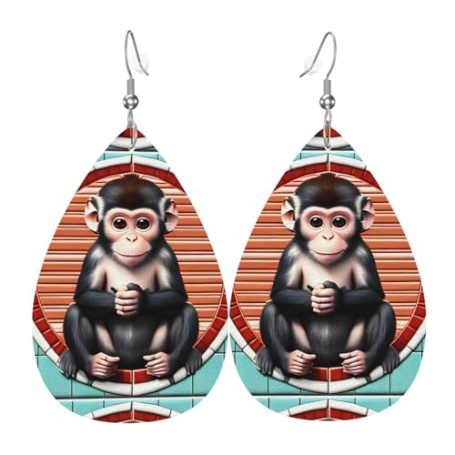 Das stille Affenleder-Ohrring-Paar in Tropfenform aus Kunstleder für Frauen aus leichtem Leder baumelnde Ohrringe. von Ninainaid