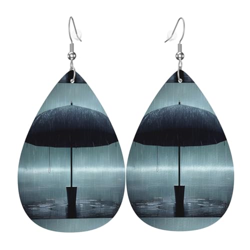 Schwarzer Regenschirm im Regen, Leder-Ohrring-Paar, Tropfenform, Kunstleder-Ohrring-Set für Frauen, leichtes Leder, baumelnde Ohrringe. von Ninainaid