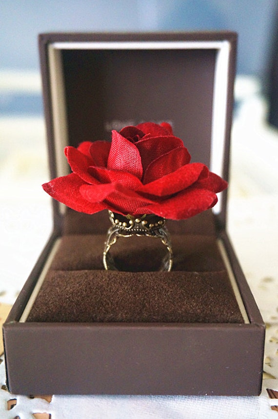 Handgemachte Samt Rose Statement Ring Gothic Steampunk Ring Verstellbar Handgemachte Samt Rose Statement Ring Gothic Steampunk Ring Verstellbar von Ninaouity