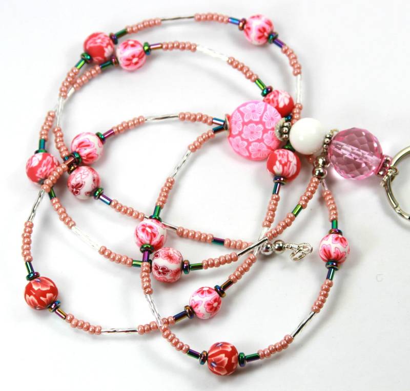 Rosa Blumen - Perlen Plakettenhalter, Rosa Schlüsselband, Plakettenhalter Blume von NineGemsInspirations